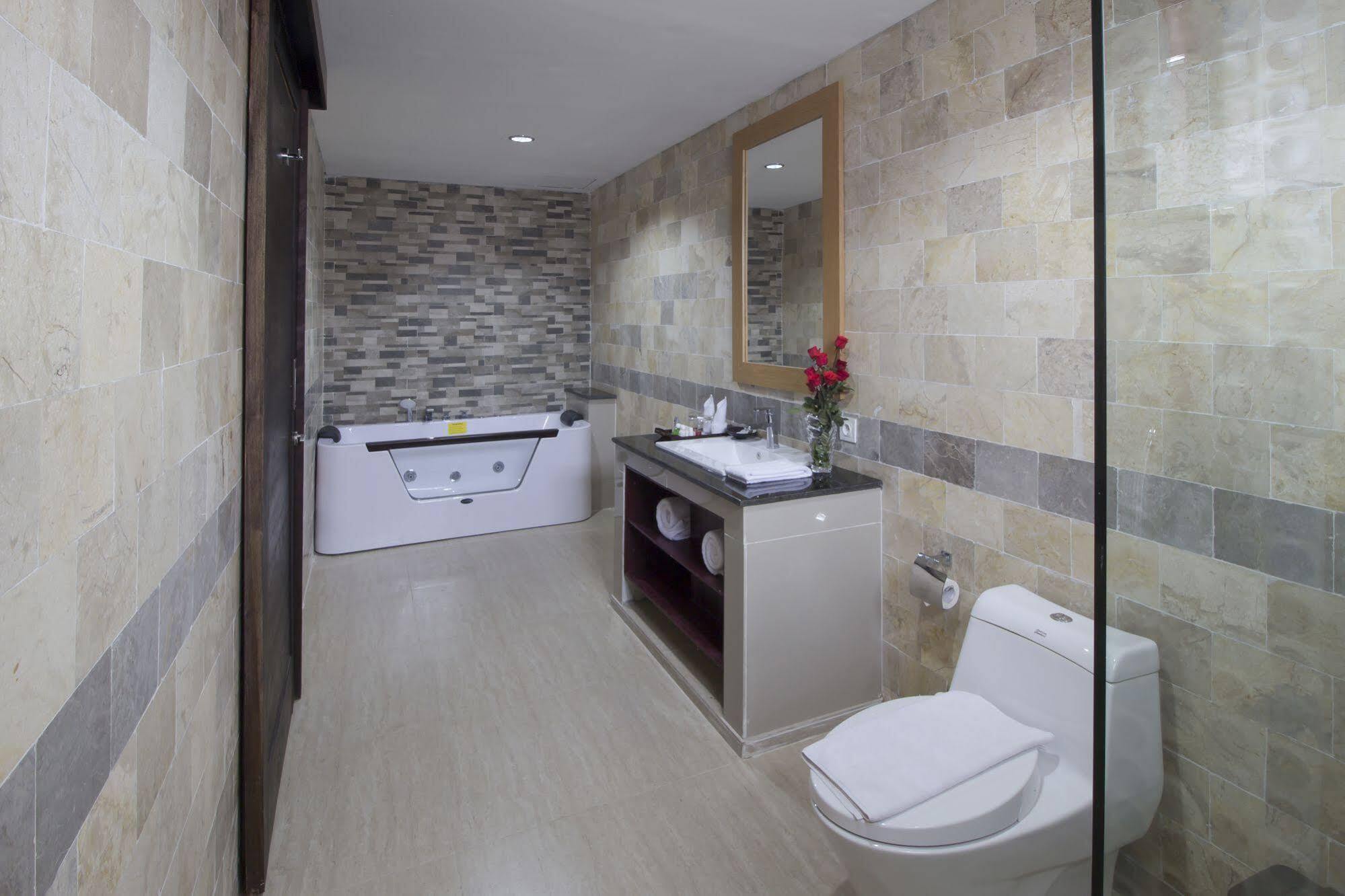 יוגיאקרטה Grand Puri Saron Hotel Malioboro מראה חיצוני תמונה