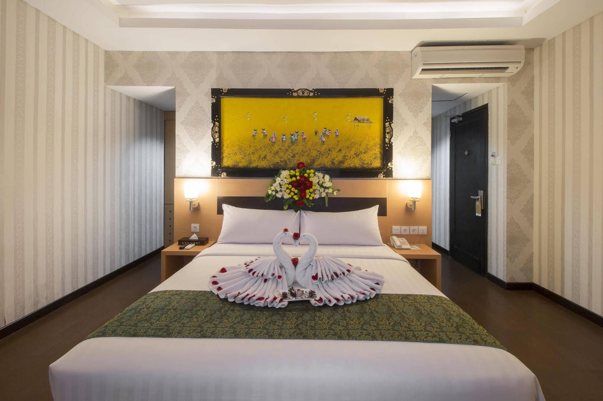 יוגיאקרטה Grand Puri Saron Hotel Malioboro מראה חיצוני תמונה