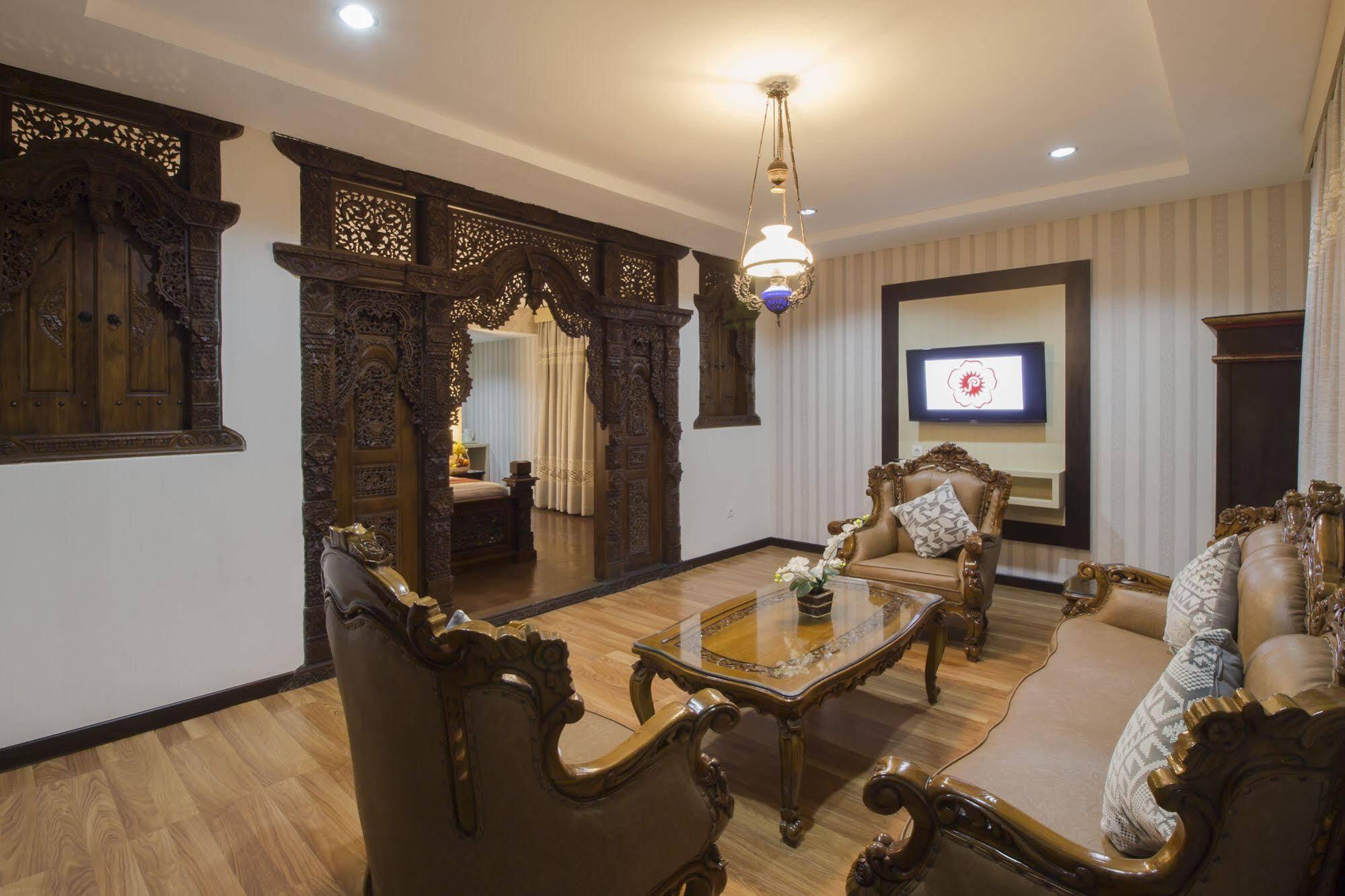 יוגיאקרטה Grand Puri Saron Hotel Malioboro מראה חיצוני תמונה