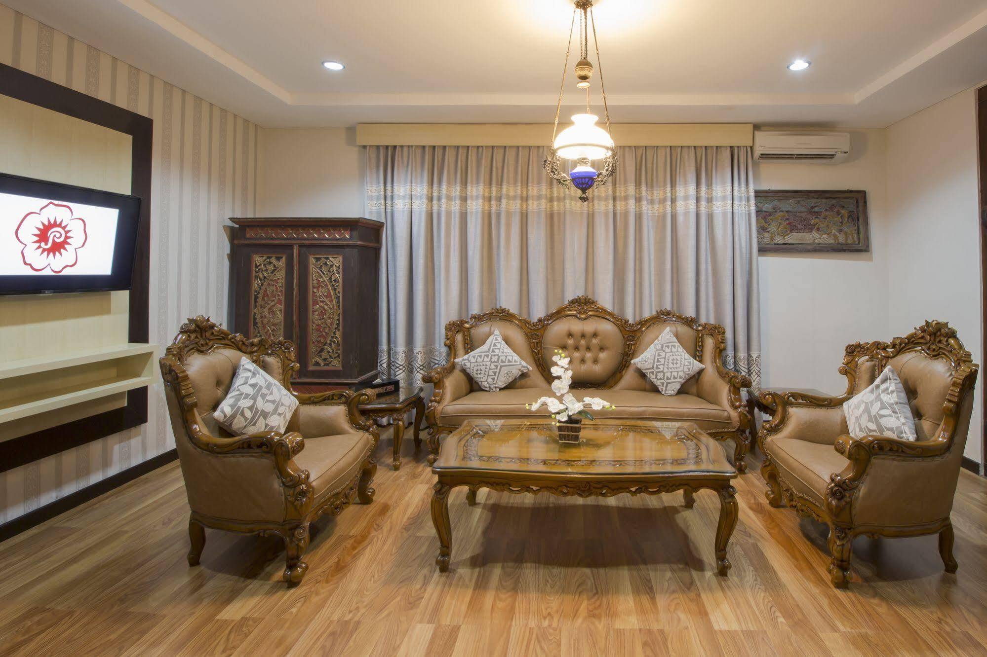 יוגיאקרטה Grand Puri Saron Hotel Malioboro מראה חיצוני תמונה