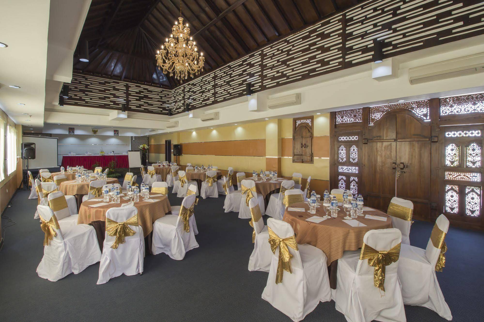 יוגיאקרטה Grand Puri Saron Hotel Malioboro מראה חיצוני תמונה